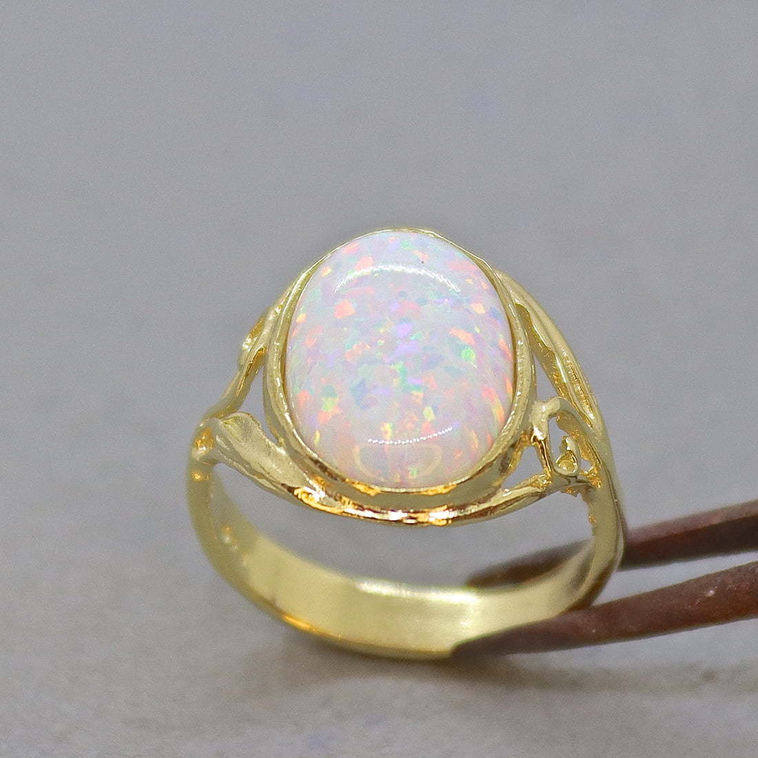 טבעת זהב אופל לנשים, טבעת אופל לבן