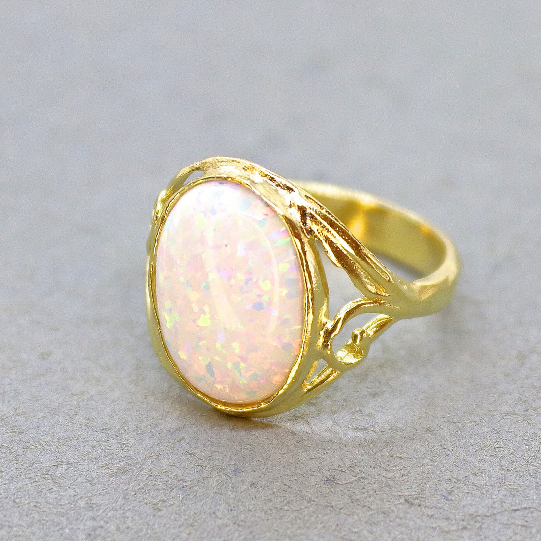 טבעת זהב אופל לנשים, טבעת אופל לבן