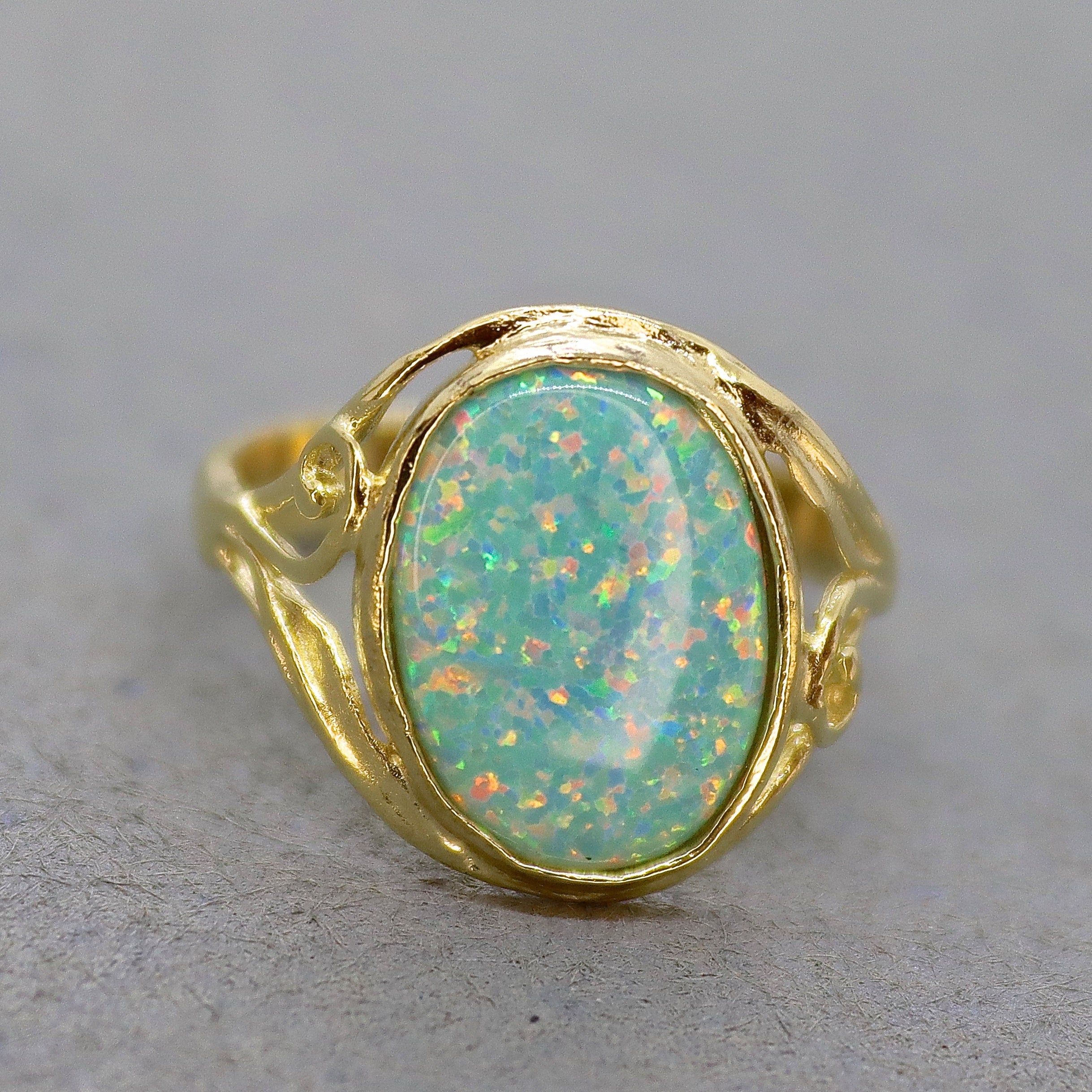 טבעת זהב אופל, טבעת אופל טורקיז בעבודת יד