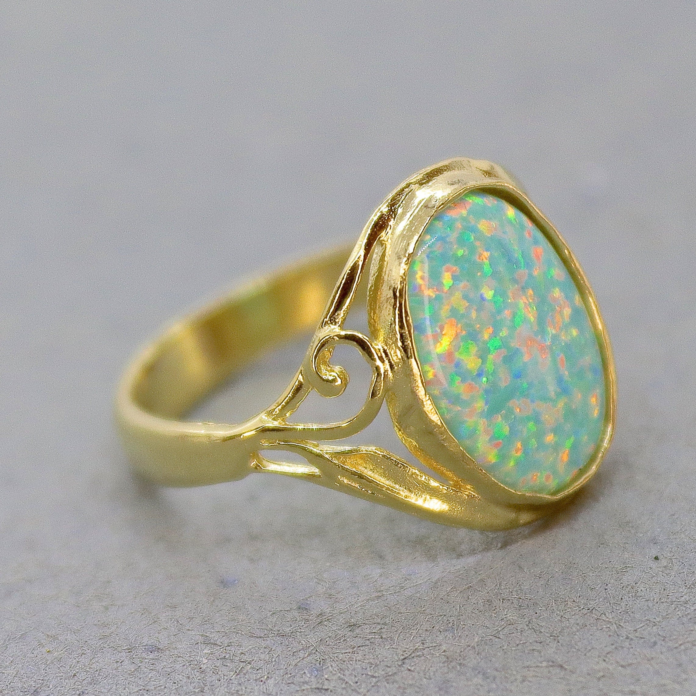 טבעת זהב אופל, טבעת אופל טורקיז בעבודת יד