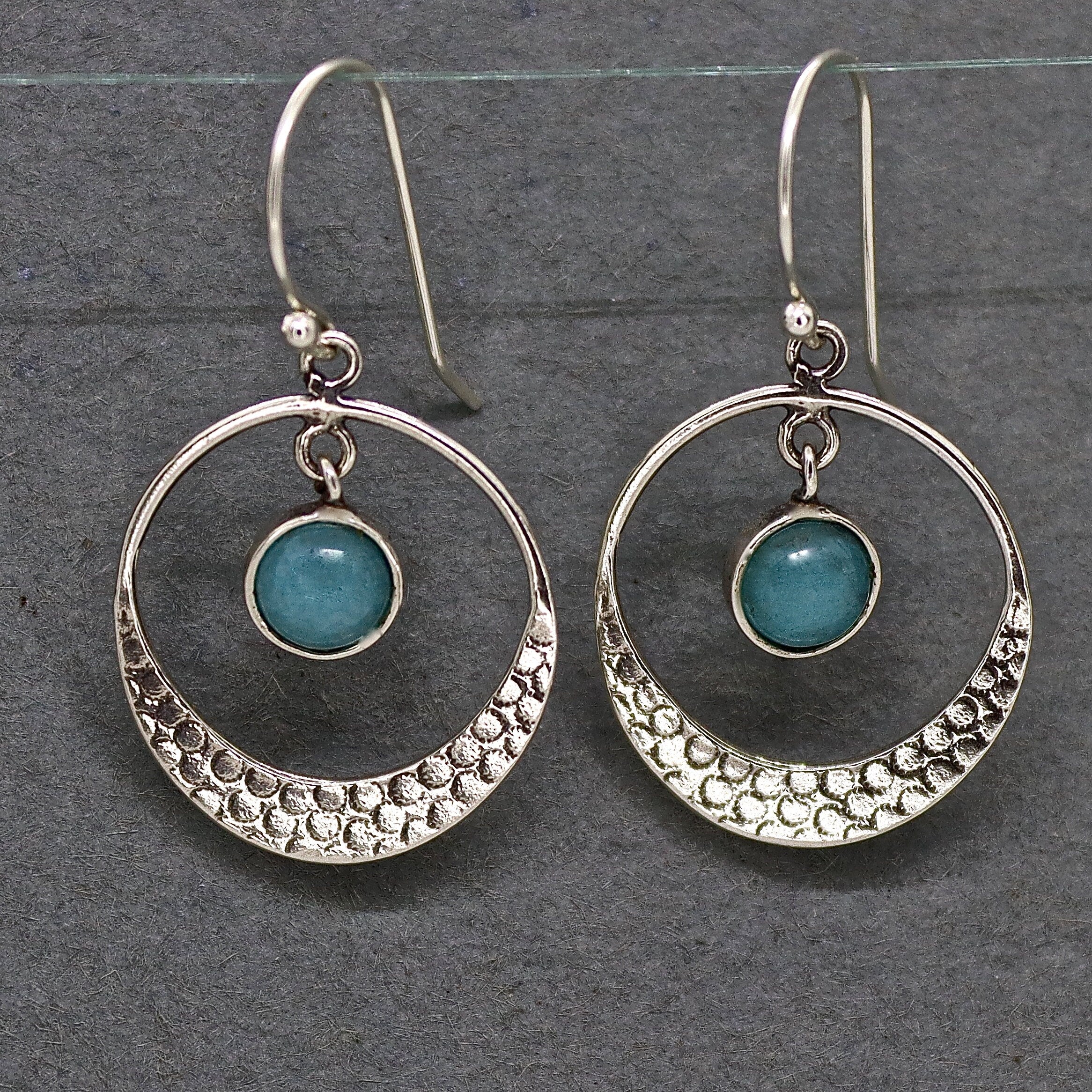 עגילי כסף תלויים אקוומרין חישוקים בעבודת יד משובצים