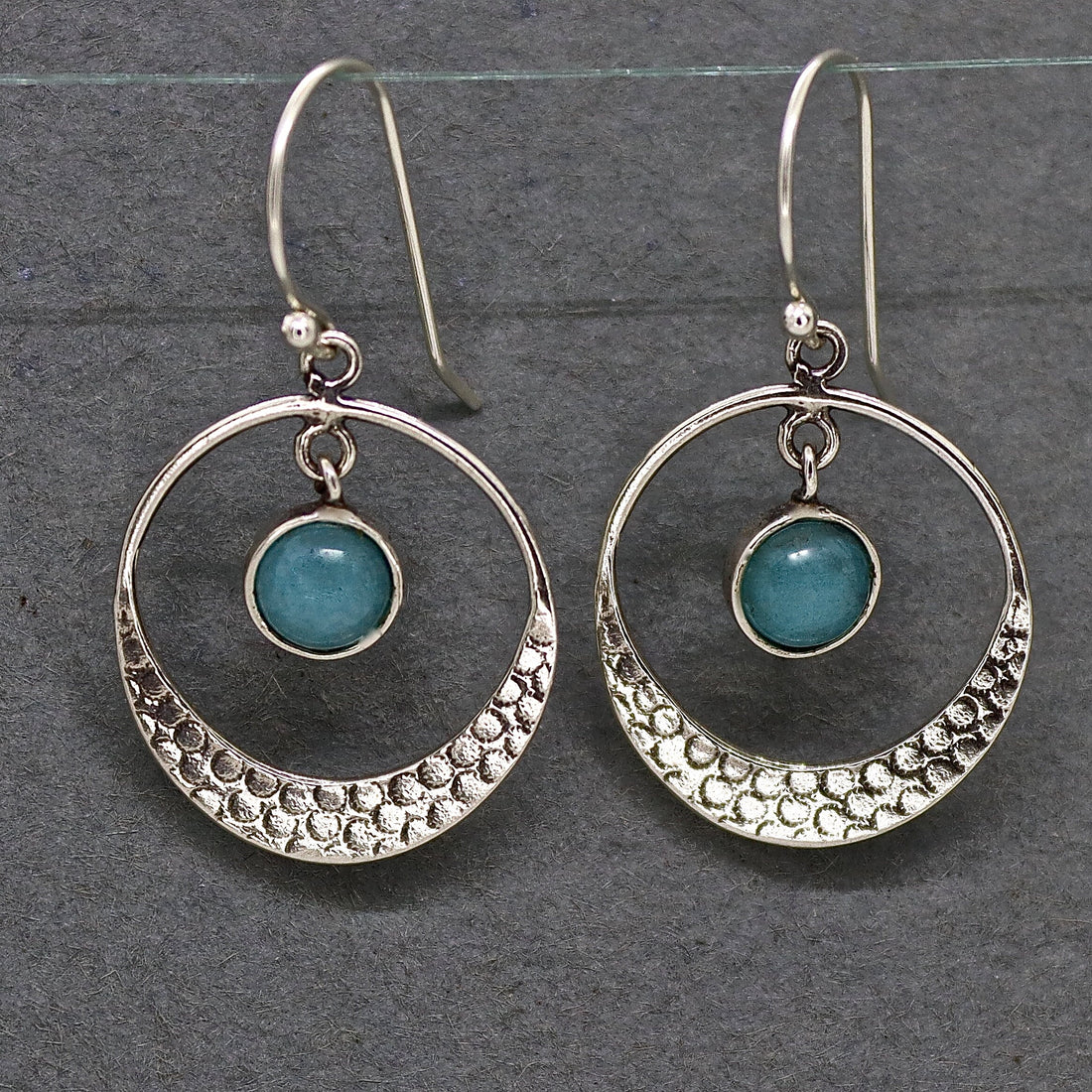 עגילי כסף תלויים אקוומרין חישוקים בעבודת יד משובצים