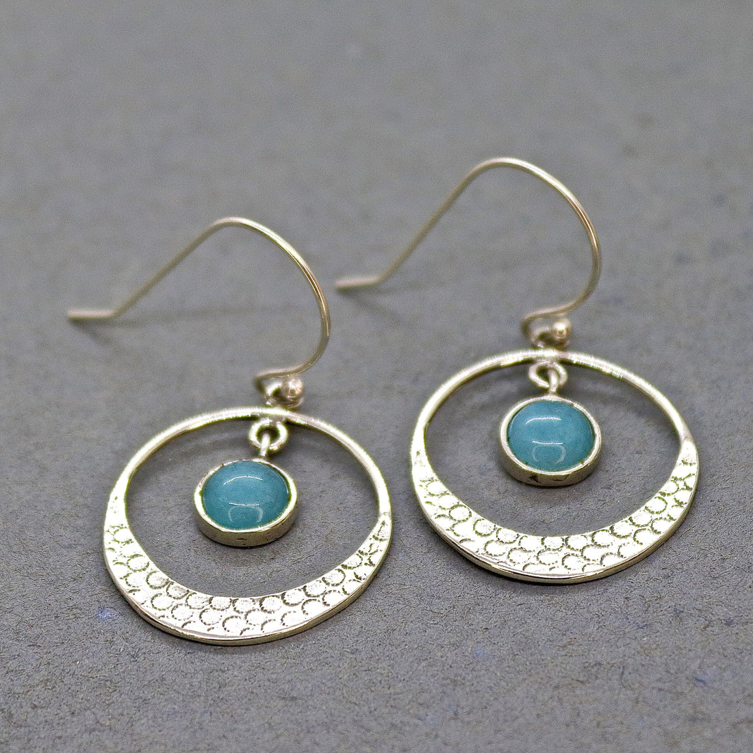 עגילי כסף תלויים אקוומרין חישוקים בעבודת יד משובצים