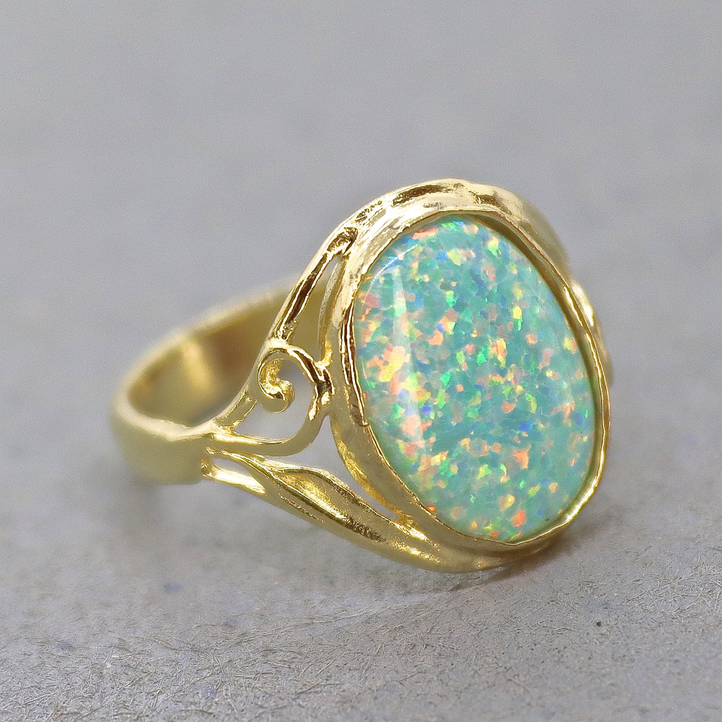 טבעת זהב אופל, טבעת אופל טורקיז בעבודת יד