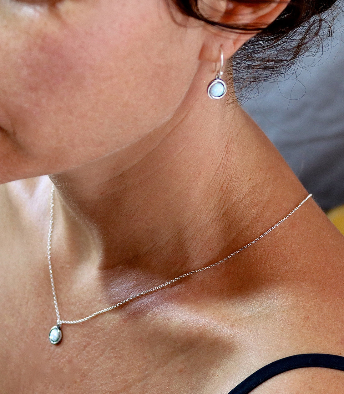 עגילי ושרשרת כסף סטרלינג 925 משובצים באופל לבן, סט תכשיטי אופל