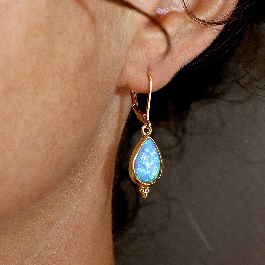 עגיל זהב תלוי בצורת אופל לאישה, עגיל אופל כחול