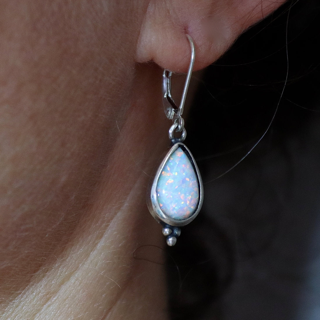 עגיל אופל כסף סטרלינג 925 בצורת טיפה לאישה