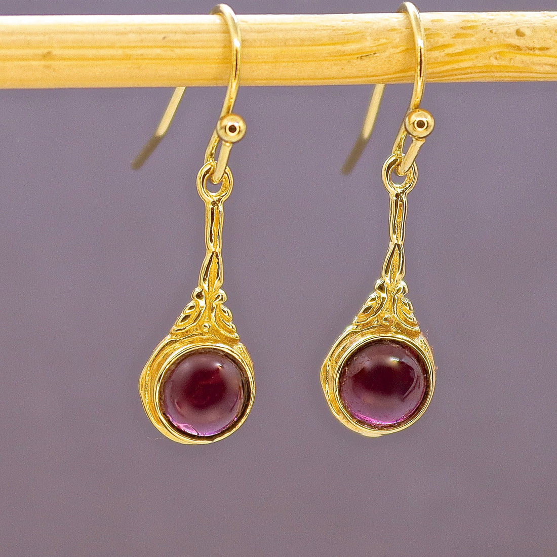 עגילי זהב גרנט תלויים, עגילי אבני חן אדומות