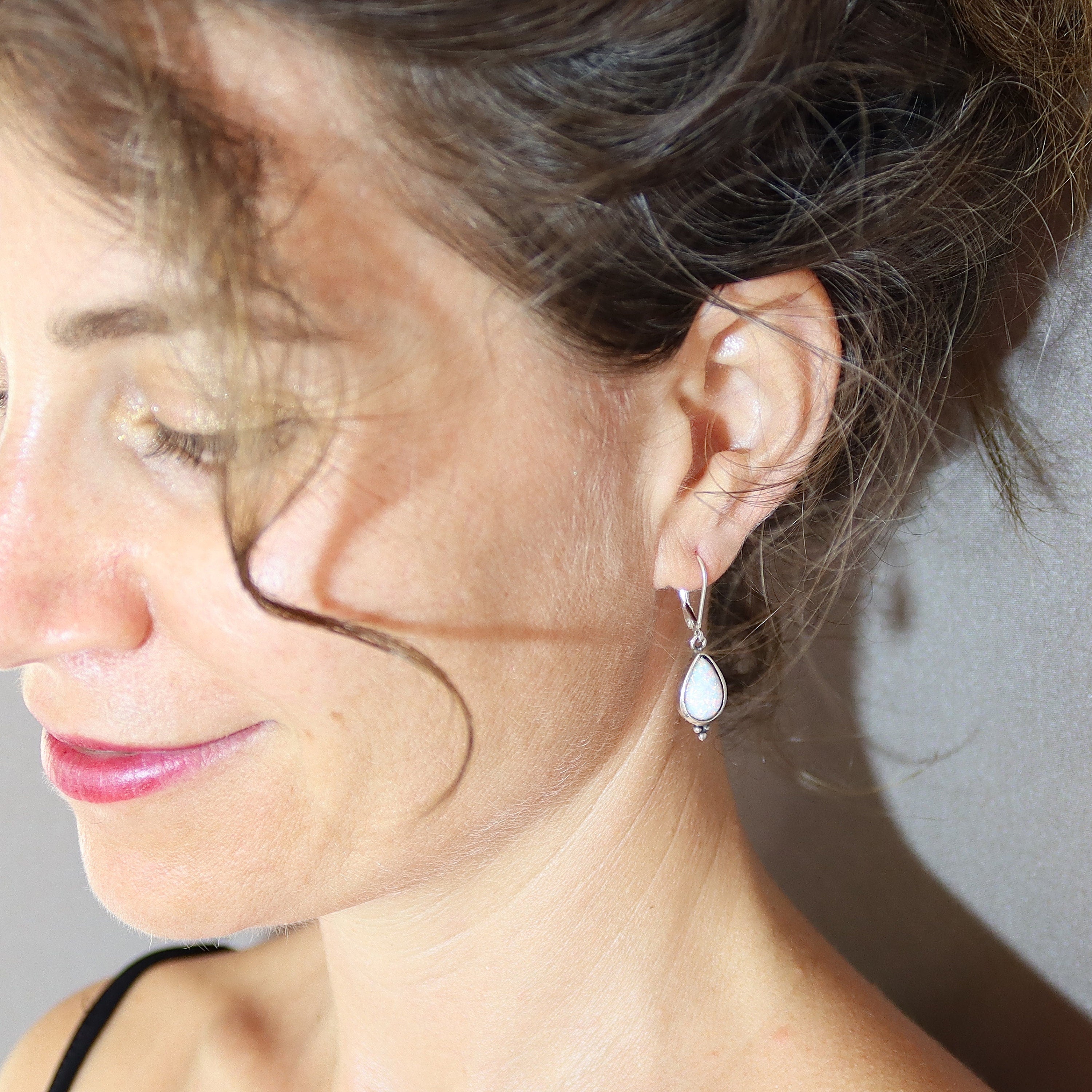 עגיל אופל כסף סטרלינג 925 בצורת טיפה לאישה