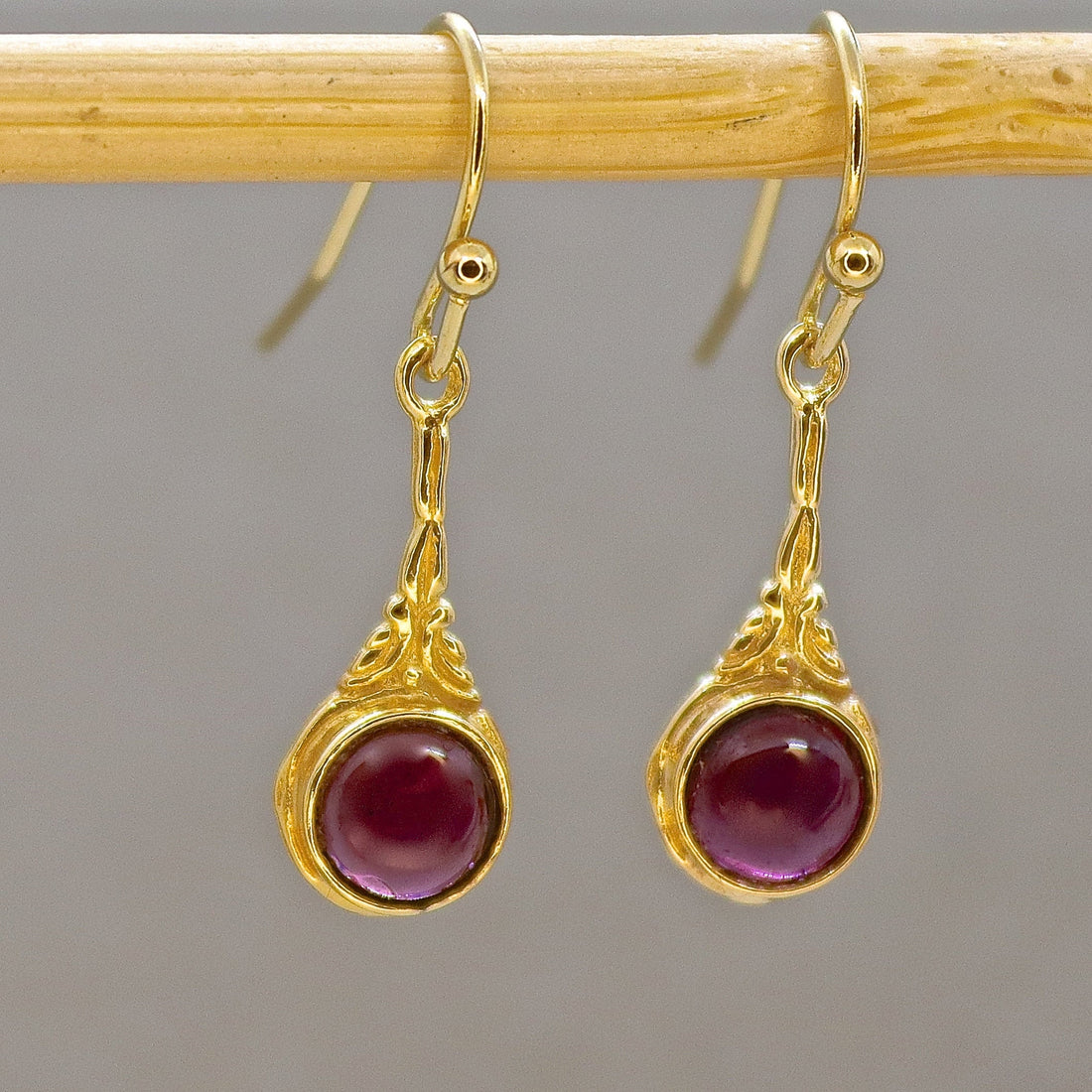 עגילי זהב גרנט תלויים, עגילי אבני חן אדומות