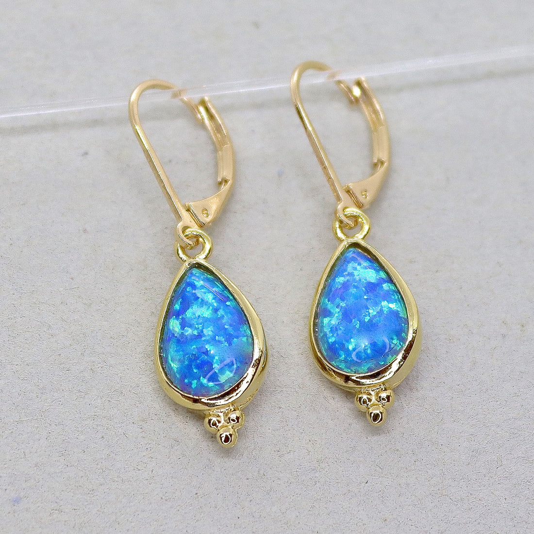 עגילי אופל זהב 14 קראט, עגילי אופל כחול מזהב 14 קראט מלא