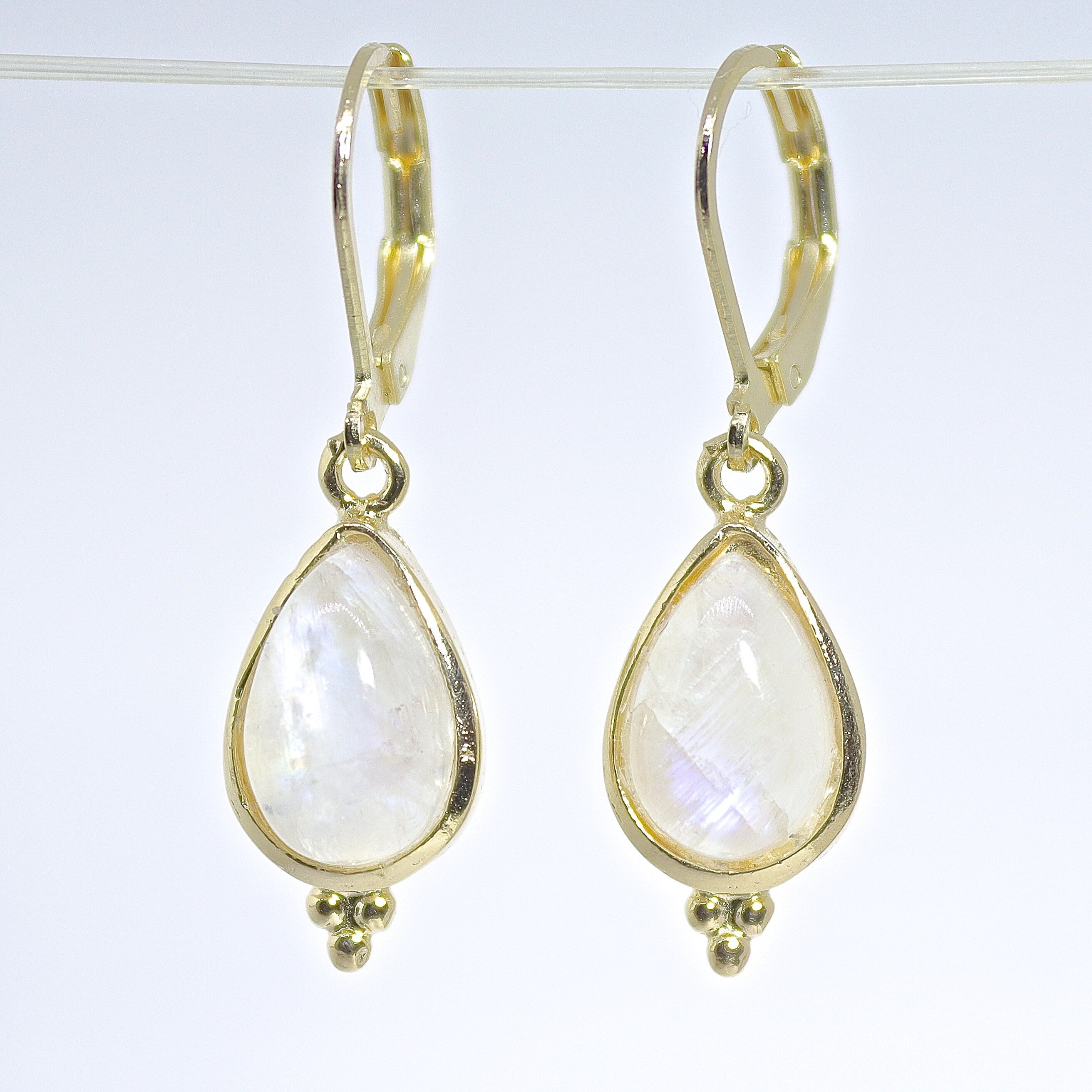 עגילי מונסטון, עגילי זהב 14 קראט מלאים בצורת טיפה לנשים, תכשיטי אבן לידה אלגנטיים, מתנה לאישה, מתנת יום נישואין עבורה