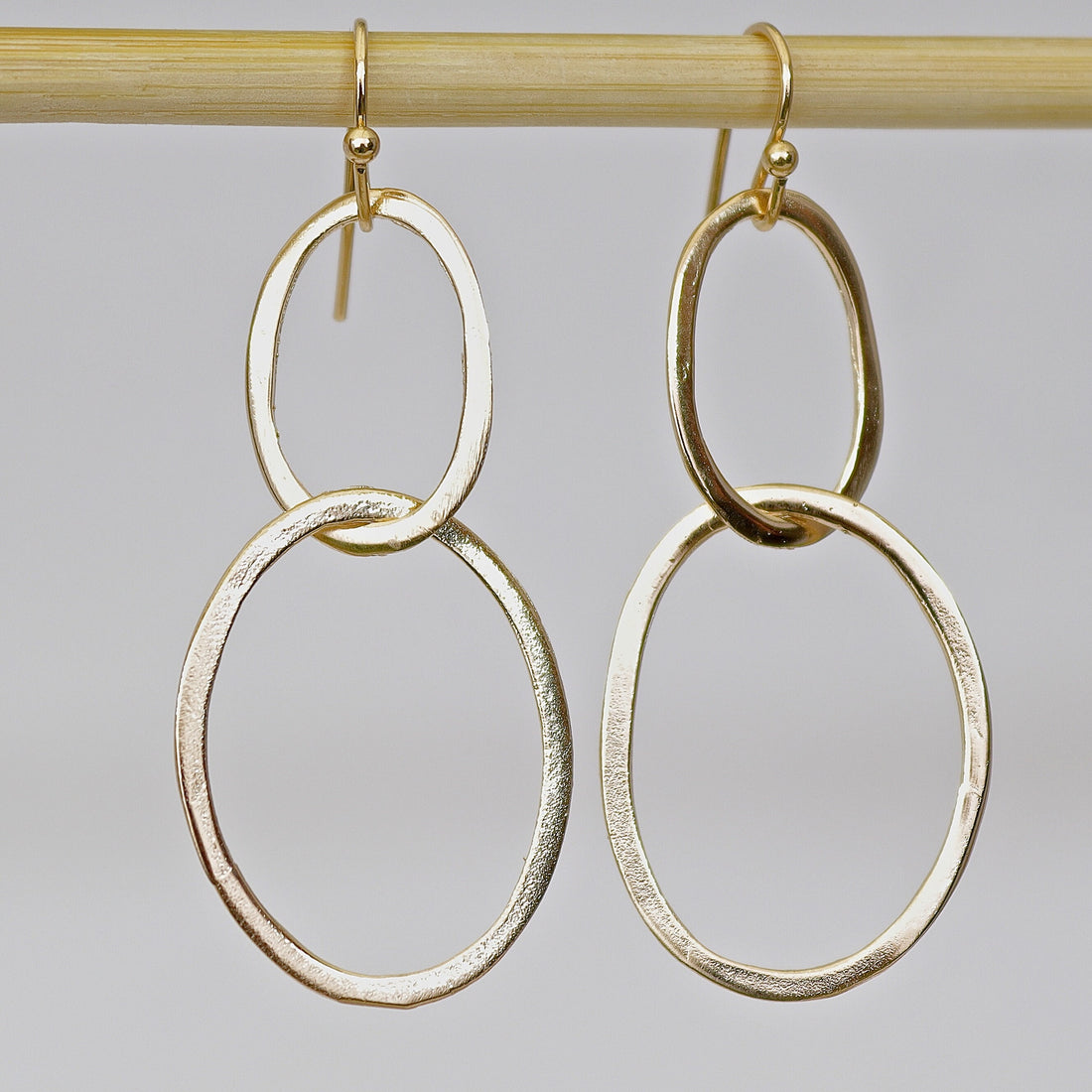 עגילי זהב 14 קראט משובצים בצבע לינק