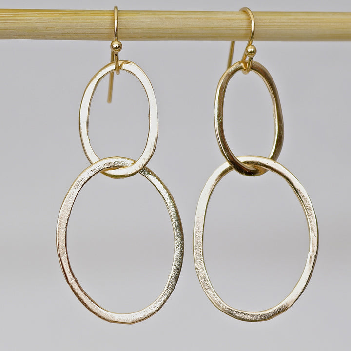 עגילי זהב 14 קראט משובצים בצבע לינק