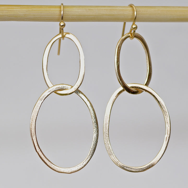 עגילי זהב 14 קראט עם קישורים - עגילי טיפה אלגנטיים לנשים