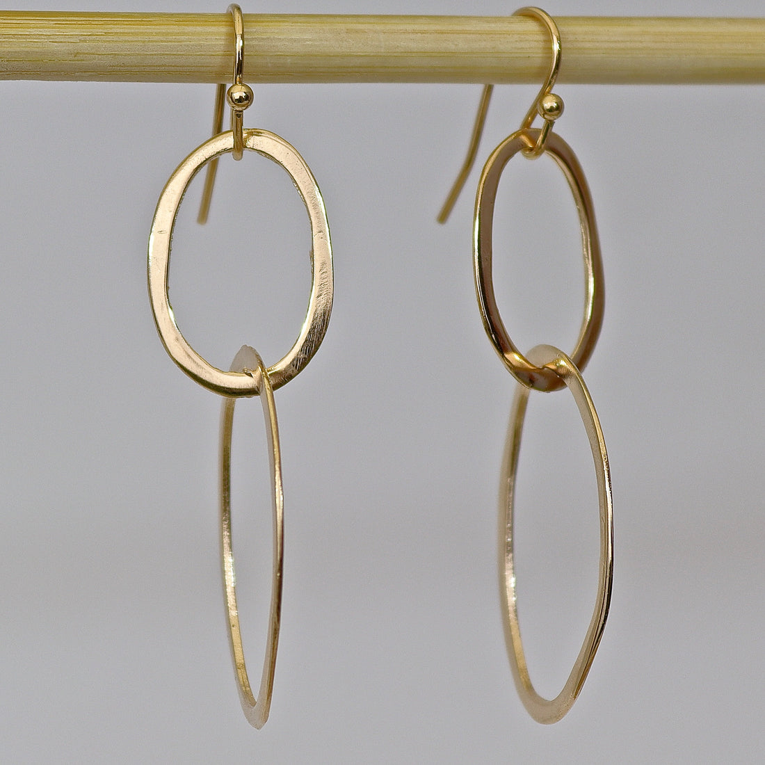 עגילי זהב 14 קראט עם קישורים - עגילי טיפה אלגנטיים לנשים