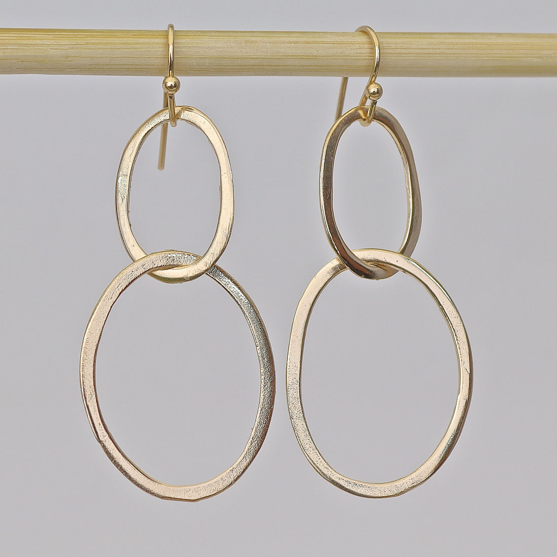 עגילי זהב 14 קראט משובצים בצבע לינק