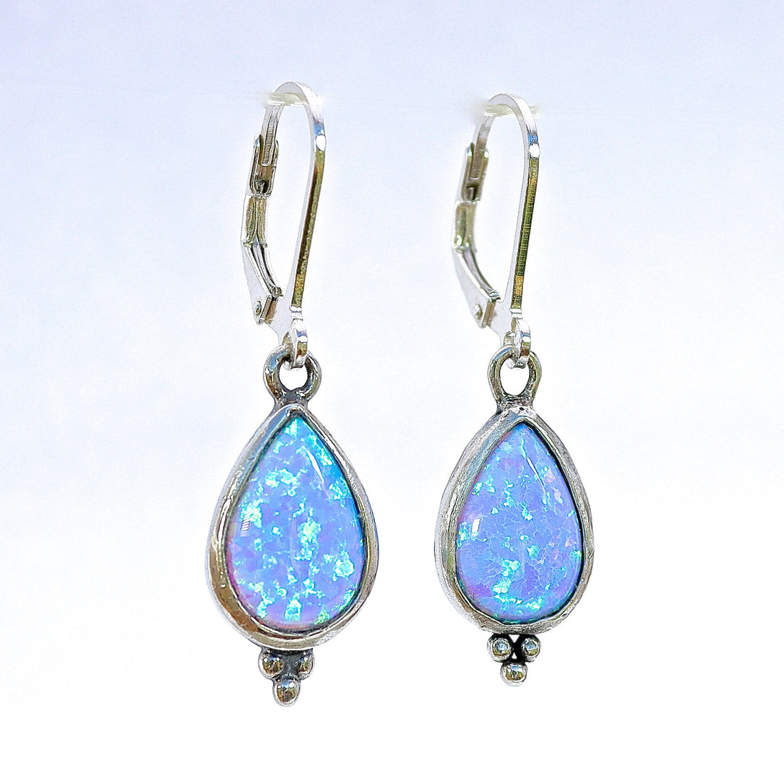 עגילי טיפה משובצים באופל, עגילי כסף סטרלינג 925 משובצים באופל כחול