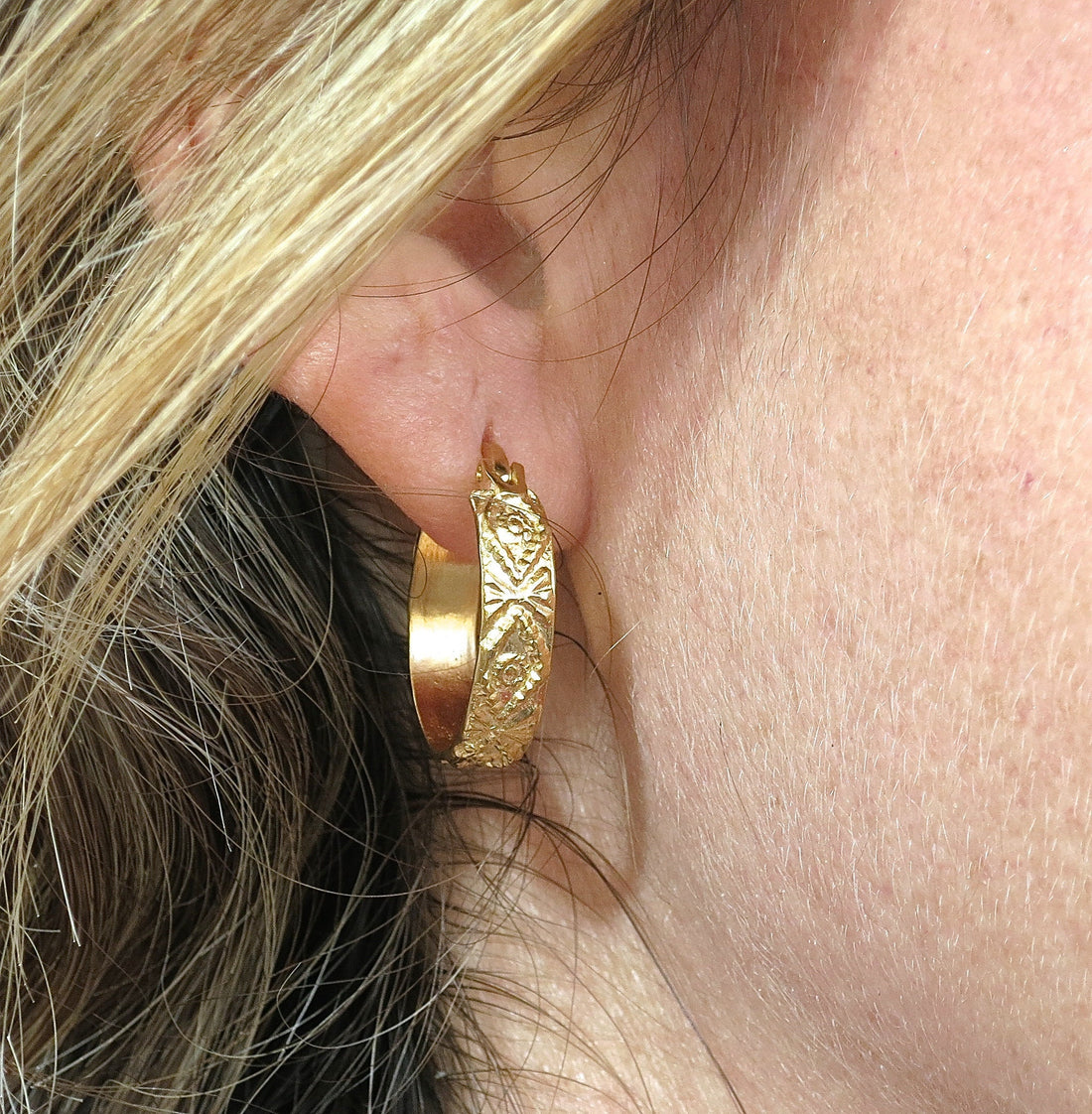 עגילי חישוק זהב עם טקסטורה, עגילי זהב בוהמיים