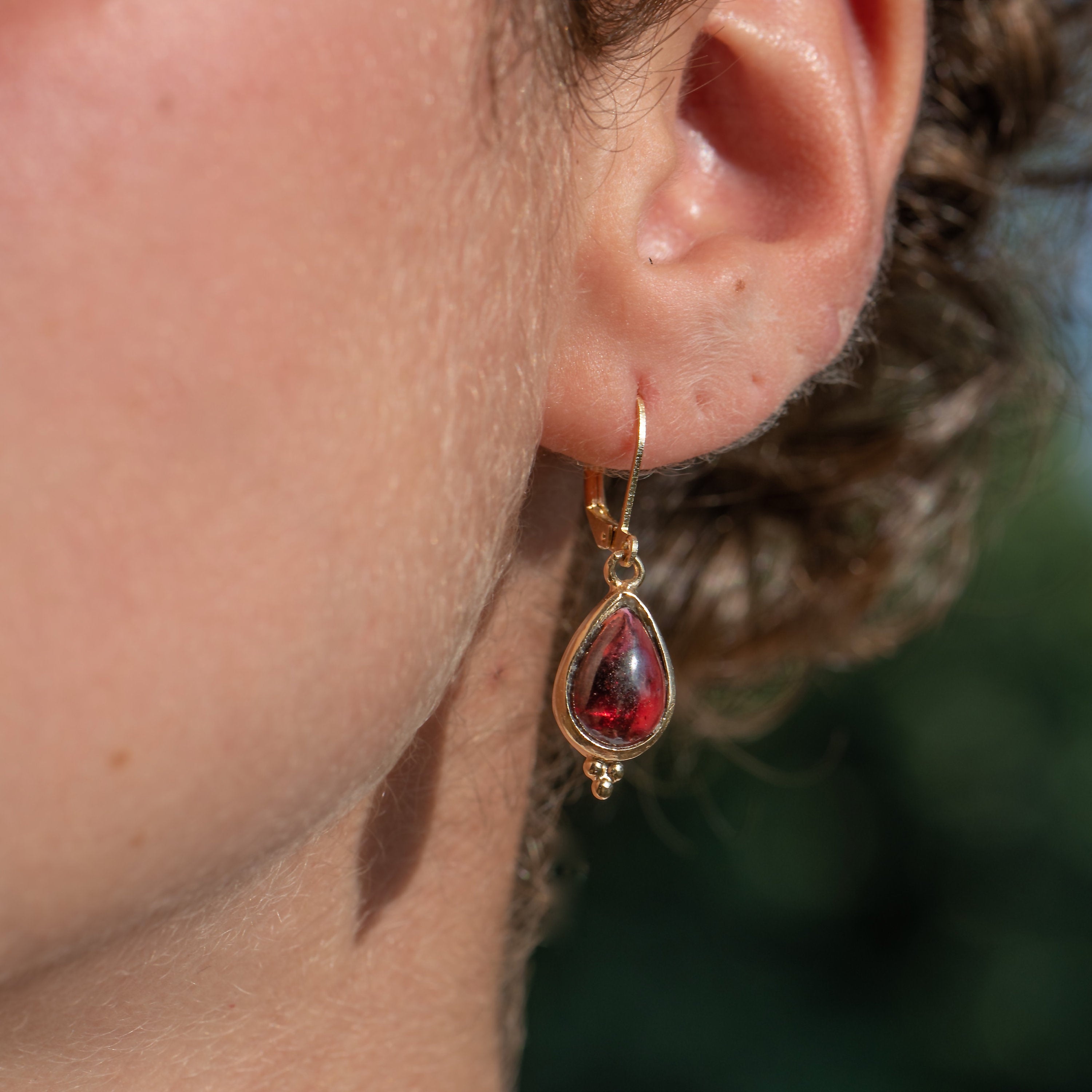 עגילי זהב גארנט, עגיל תלוי בצורת דמעה לאישה, עגיל אבן אדומה