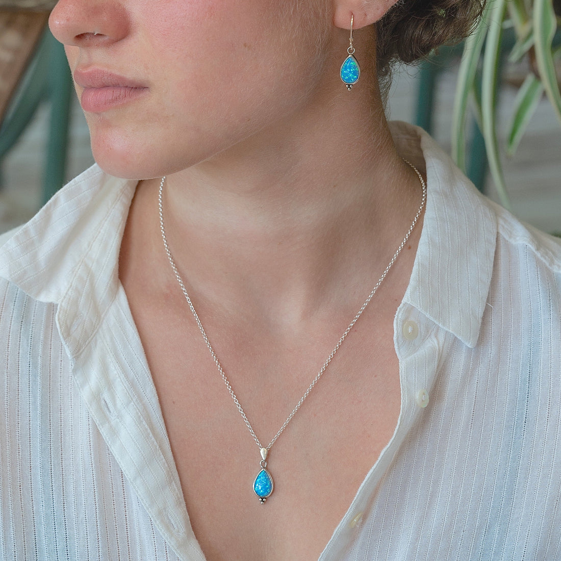 עגילי טיפה משובצים באופל, עגילי כסף סטרלינג 925 משובצים באופל כחול