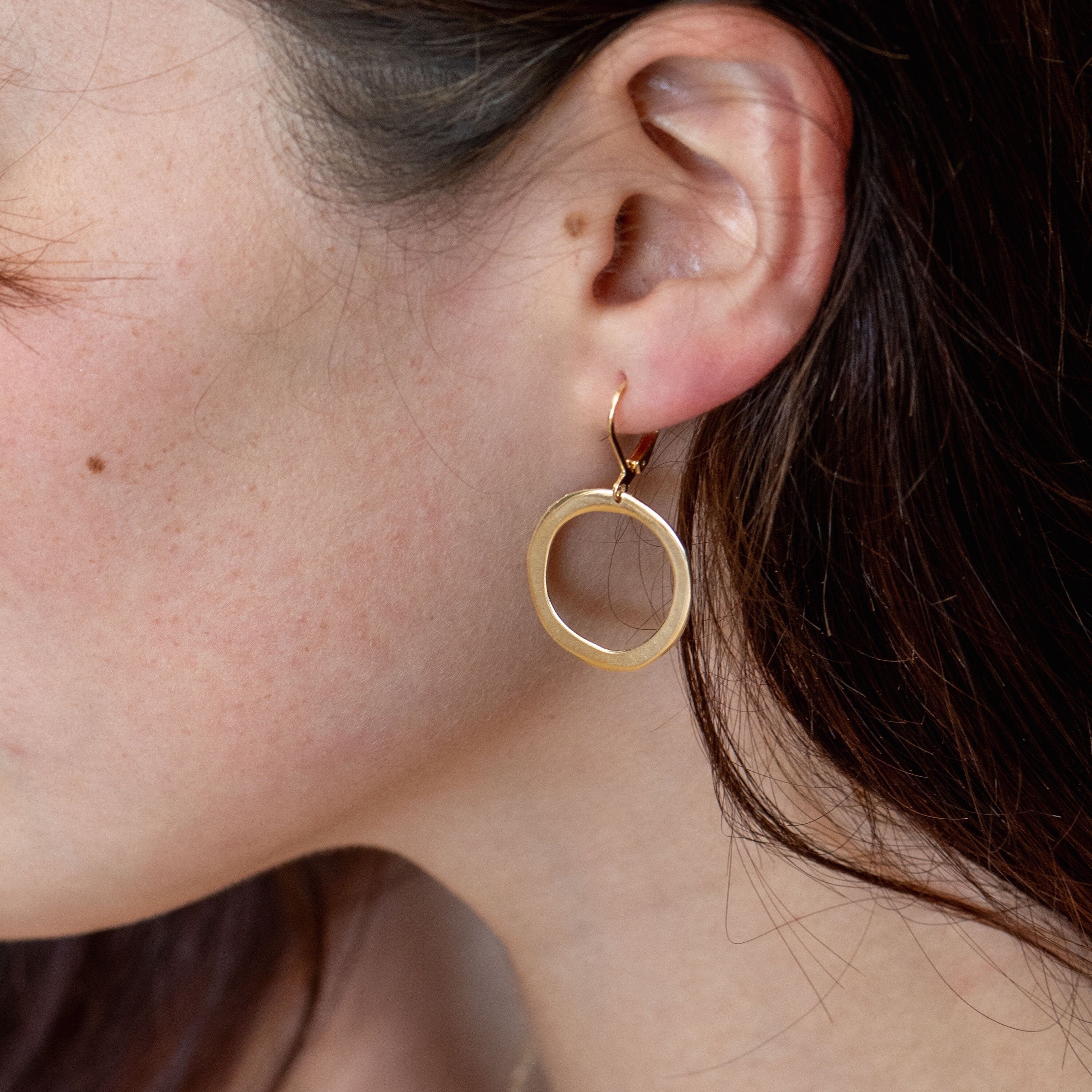 עגילי זהב מלא 14 קראט בצורת עיגול פתוח