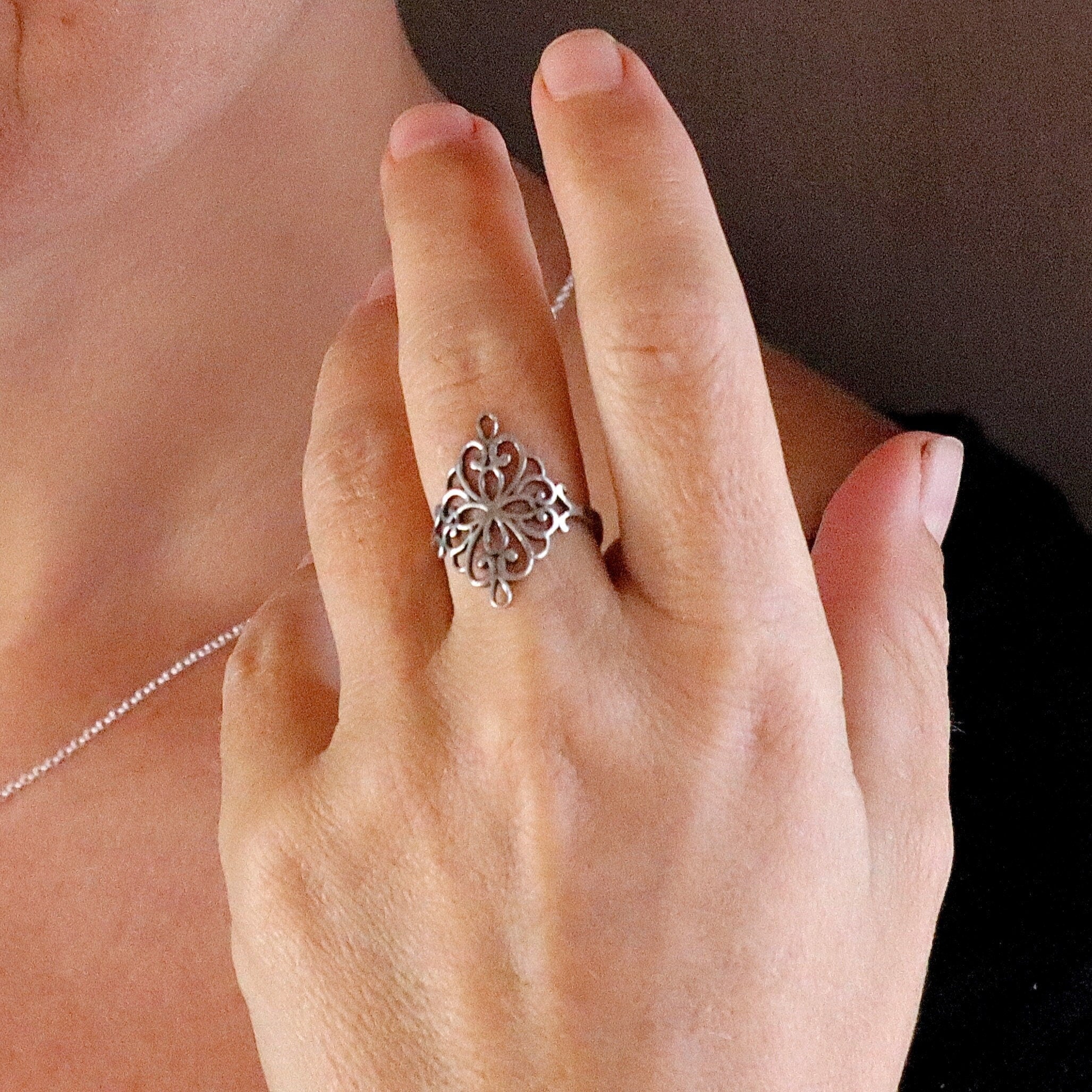 טבעת כסף סטרלינג פיליגרן: תכשיטים ויקטוריאניים בעבודת יד