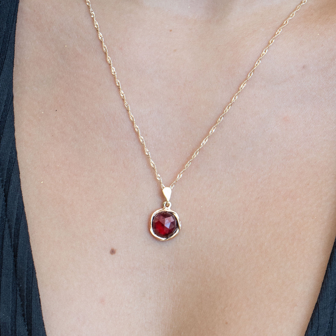 סט תכשיטי זהב גארנט, עגילים ושרשרת