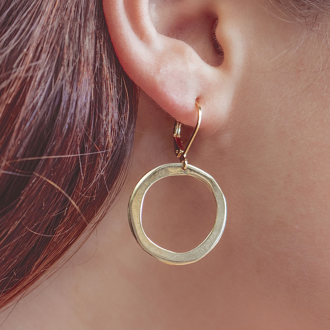 עגילי זהב מלא 14 קראט בצורת עיגול פתוח