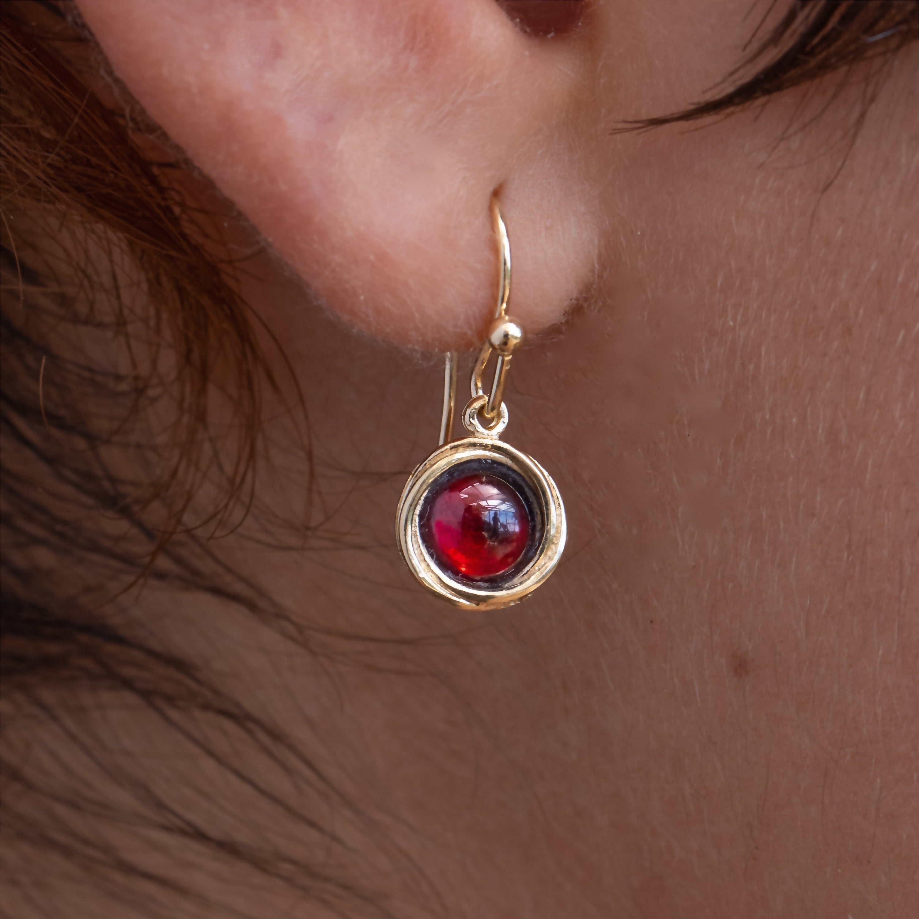 סט תכשיטי זהב גארנט, עגילים ושרשרת