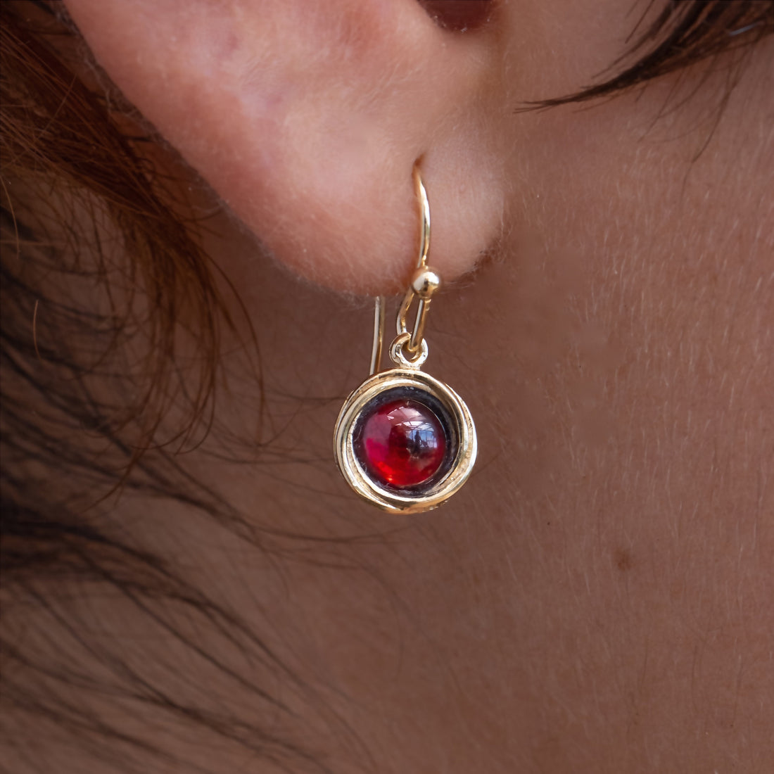 סט תכשיטי זהב גארנט, עגילים ושרשרת