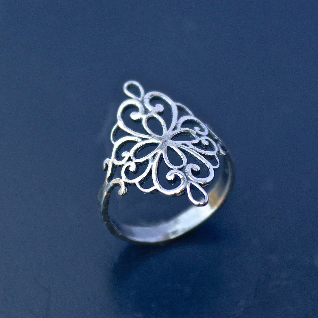 טבעת כסף סטרלינג פיליגרן: תכשיטים ויקטוריאניים בעבודת יד
