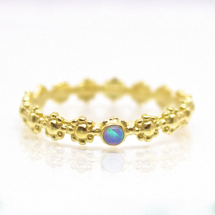 טבעת אופל מזהב 14 קראט משובצת פרחים