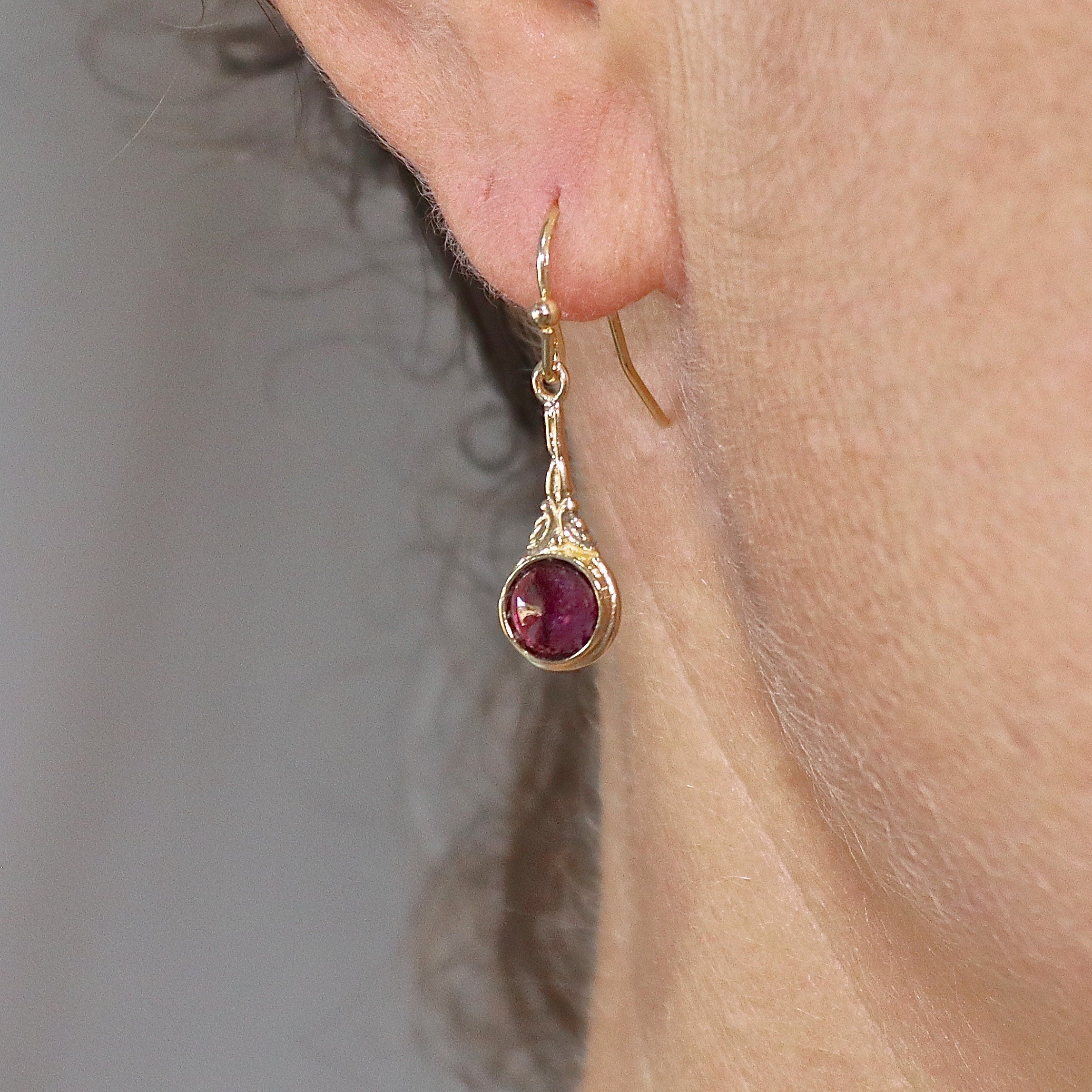 עגילי זהב גרנט תלויים, עגילי אבני חן אדומות