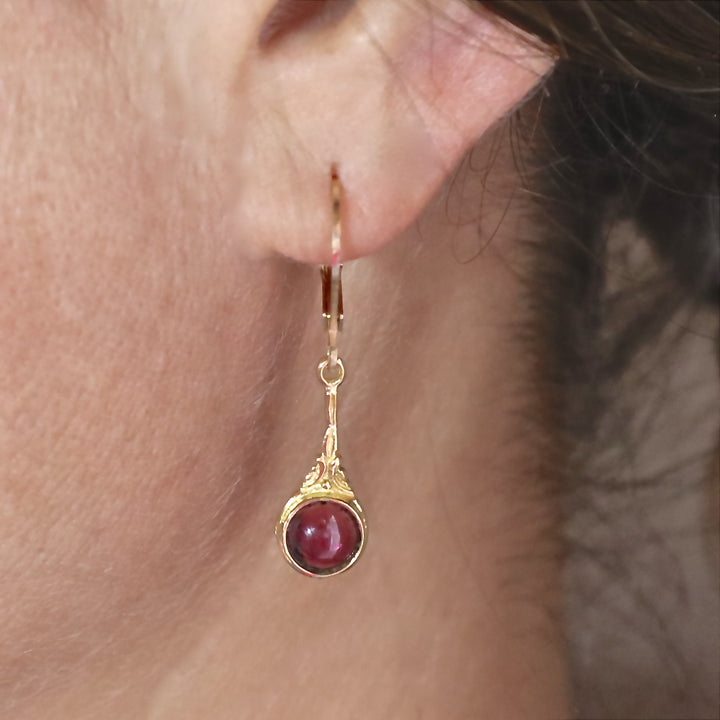 עגילי זהב 14 קראט משובצים בגרנט: עבודת יד בסגנון ויקטוריאני