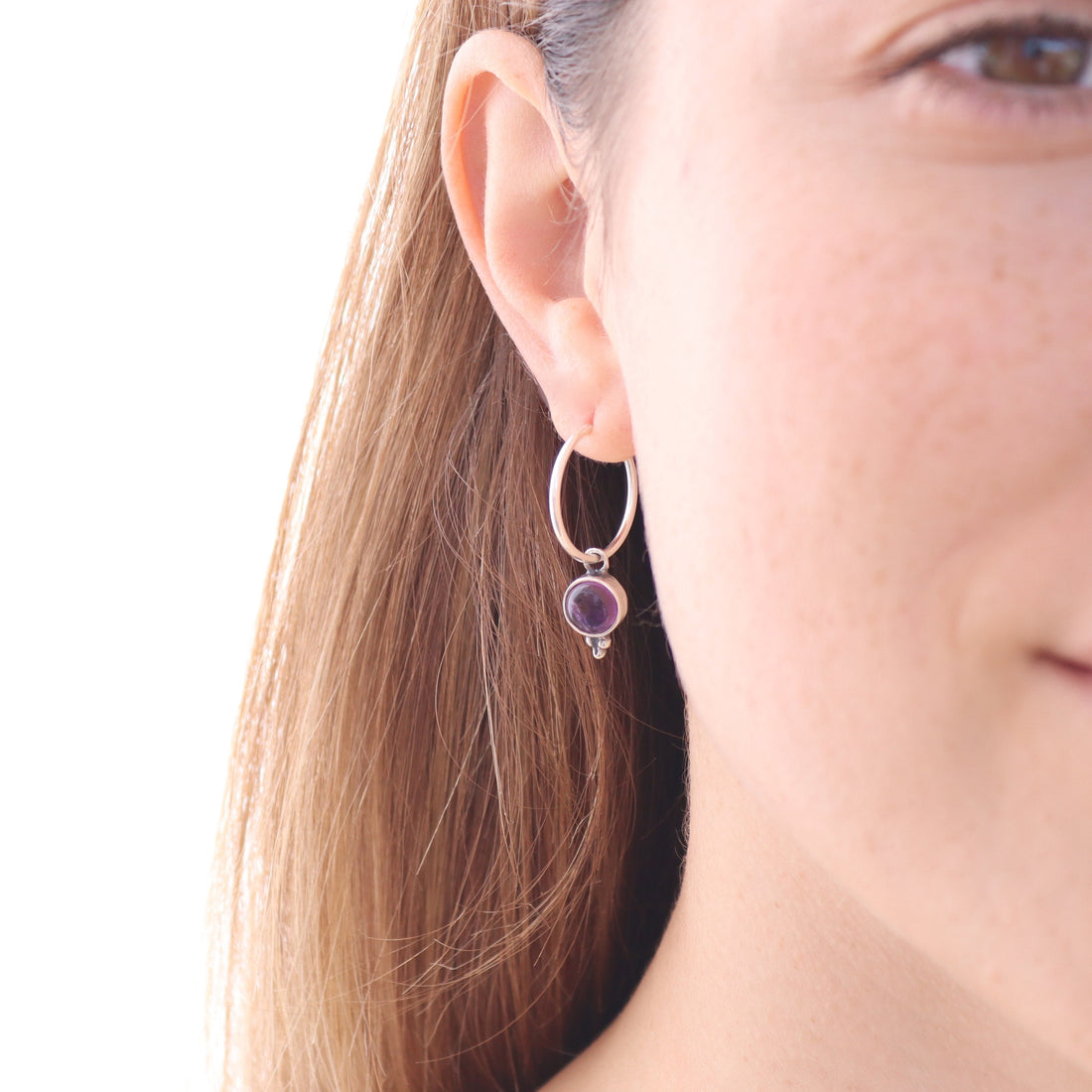 עגילי כסף סטרלינג משובצים אמטיסט, חישוקים אלגנטיים עם אבנים פשוטות ונקודות