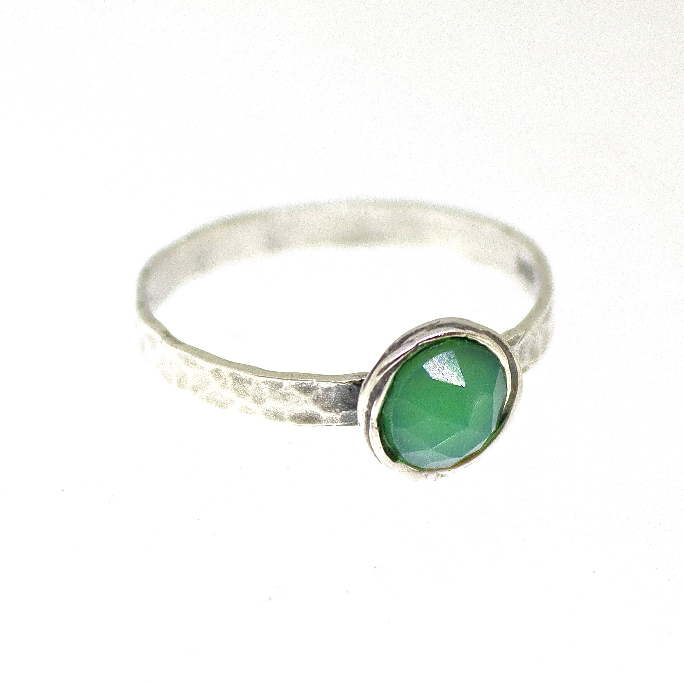 טבעת ירקן ירוקה, טבעת כסף סטרלינג משובצת באבן ירקן