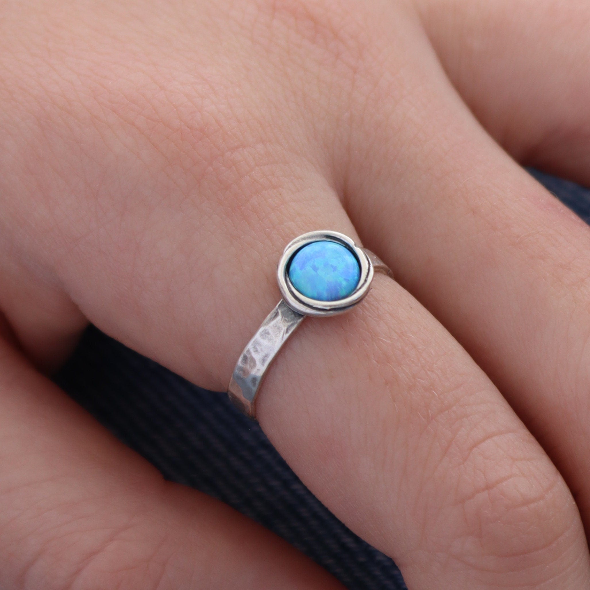 טבעת כסף סטרלינג משובצת אופל כחול