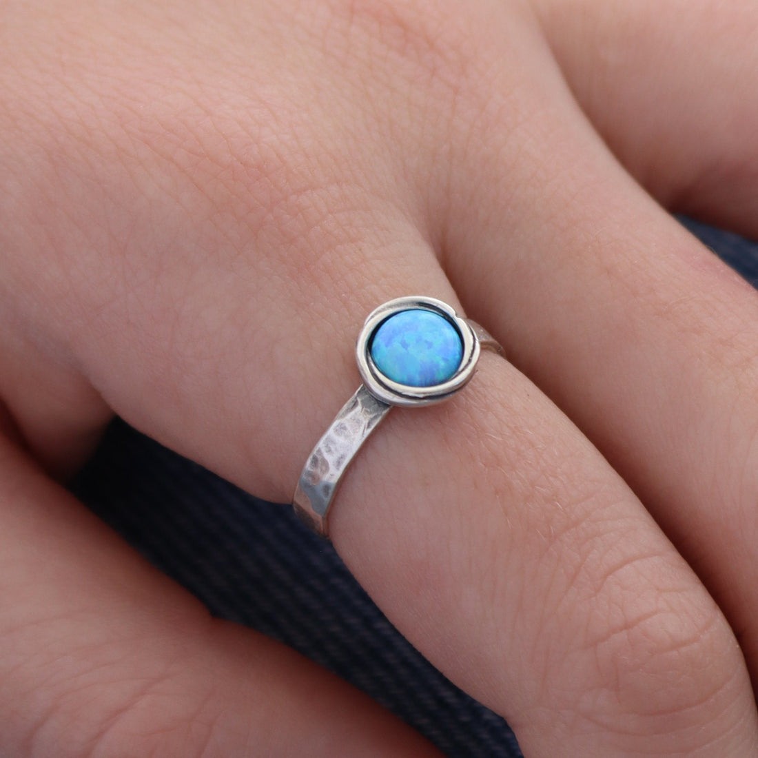 טבעת כסף סטרלינג משובצת אופל כחול