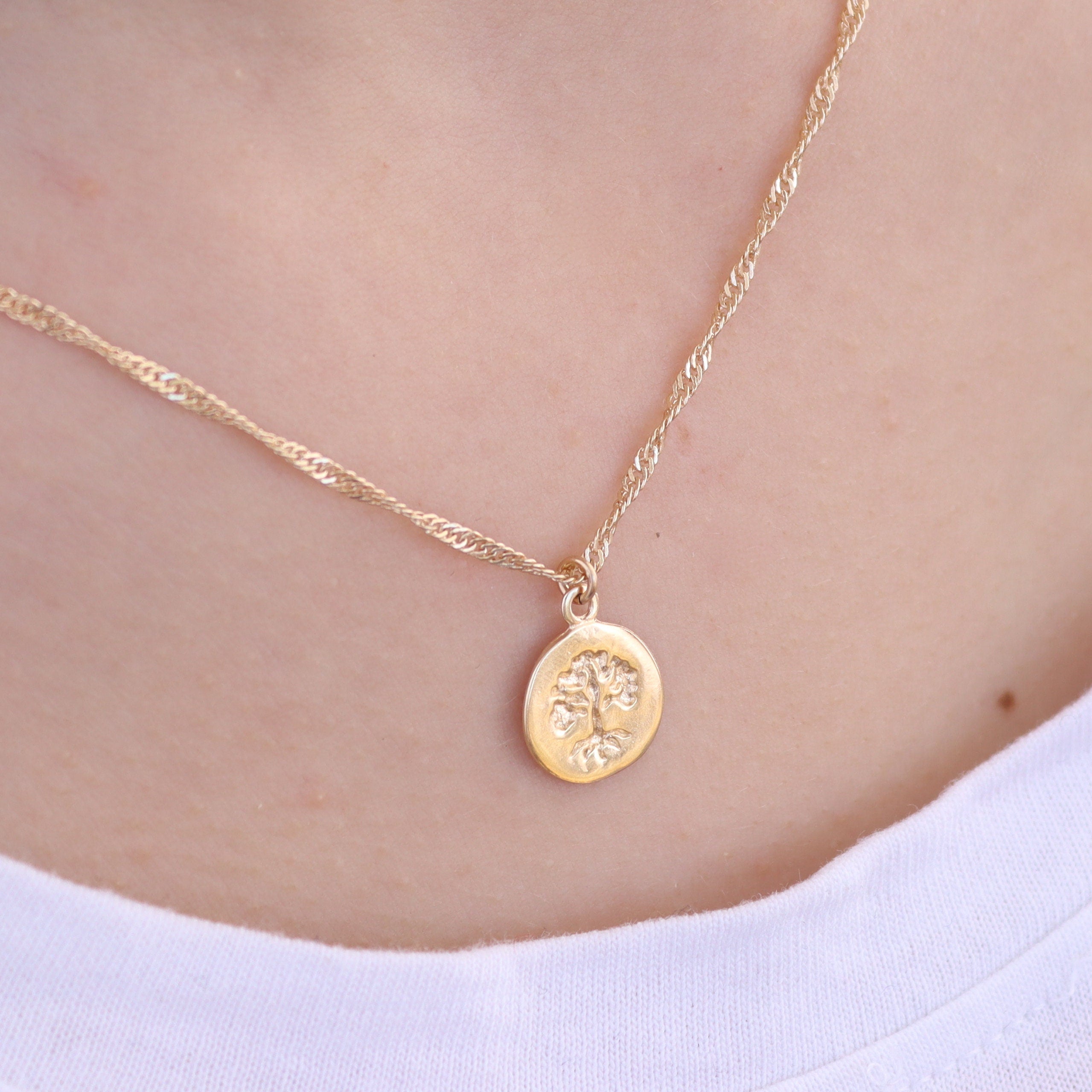 שרשרת עץ החיים, תליון עץ משפחה זעיר מזהב