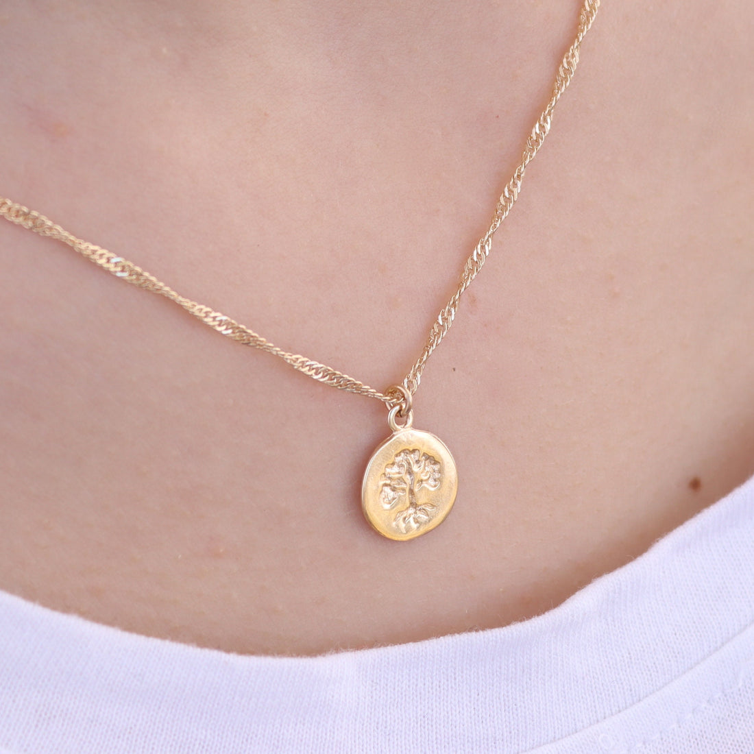 שרשרת עץ החיים, תליון עץ משפחה זעיר מזהב