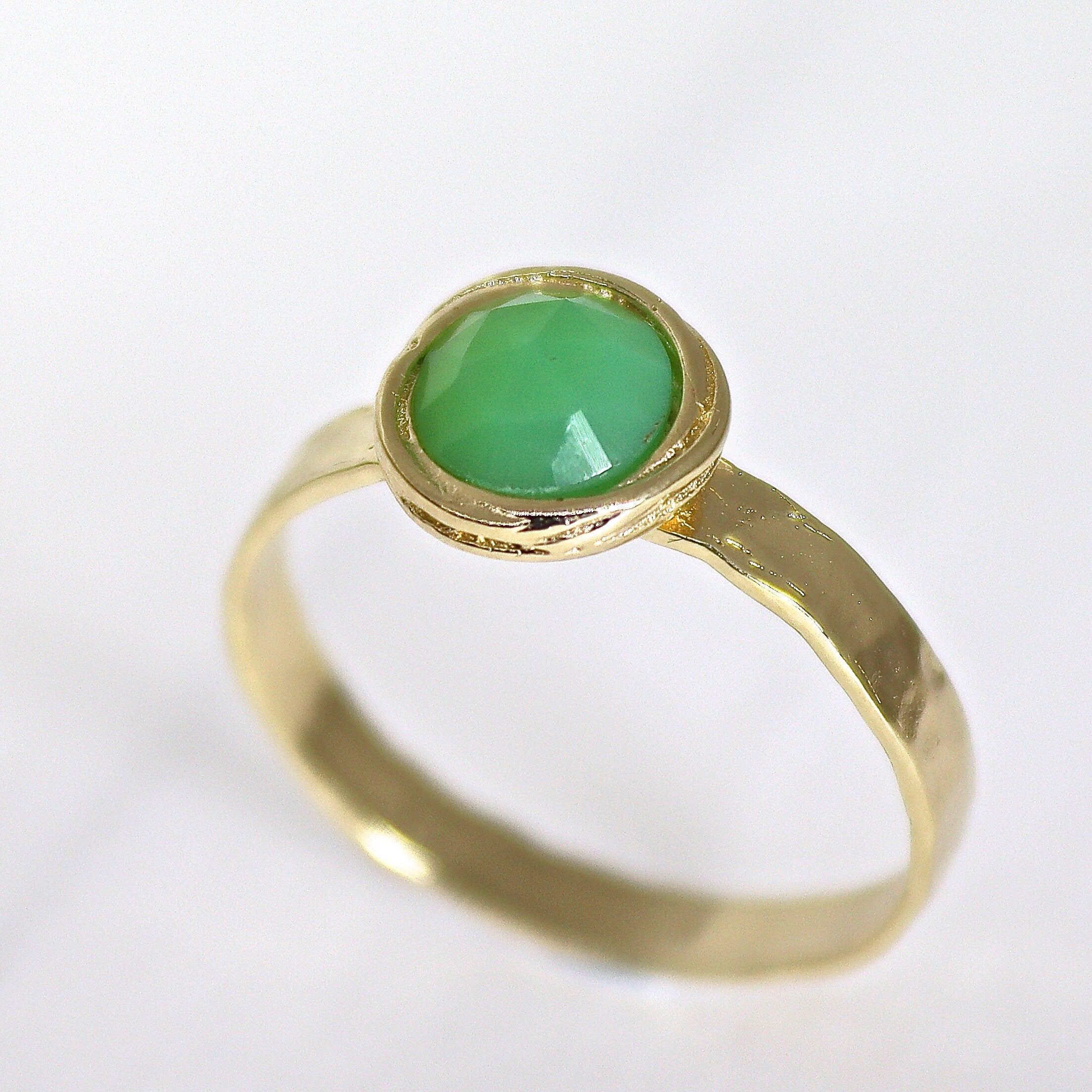 טבעת זהב מלא 14 קראט משובצת ירקן
