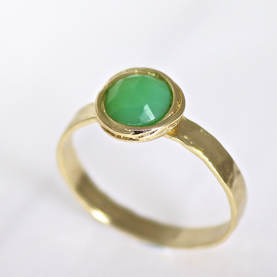 טבעת זהב מלא 14 קראט משובצת ירקן
