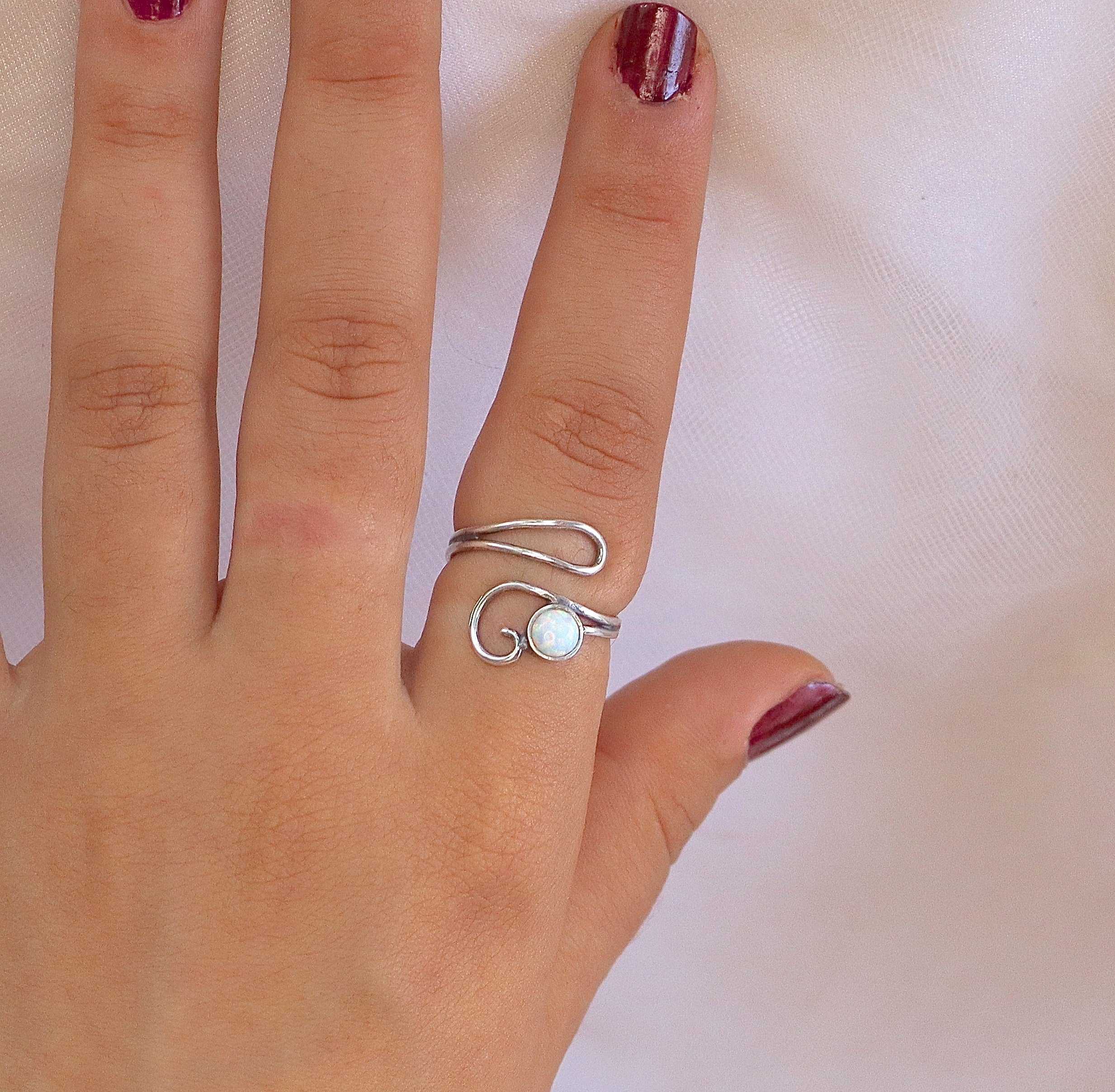 טבעת זהב פתוחה מתכווננת אופל לבן