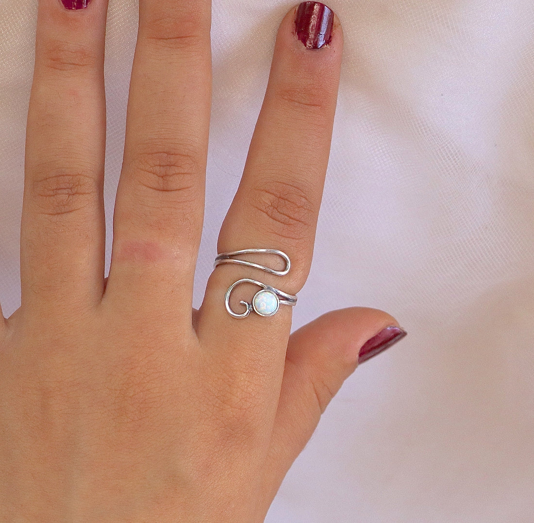 טבעת זהב פתוחה מתכווננת אופל לבן