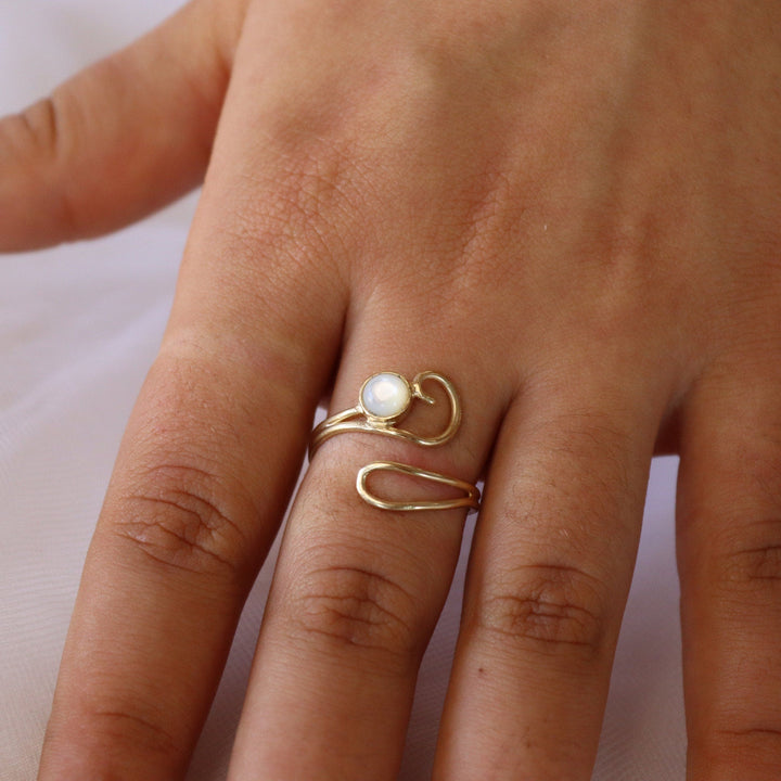 טבעת זהב פתוחה מתכווננת אופל לבן