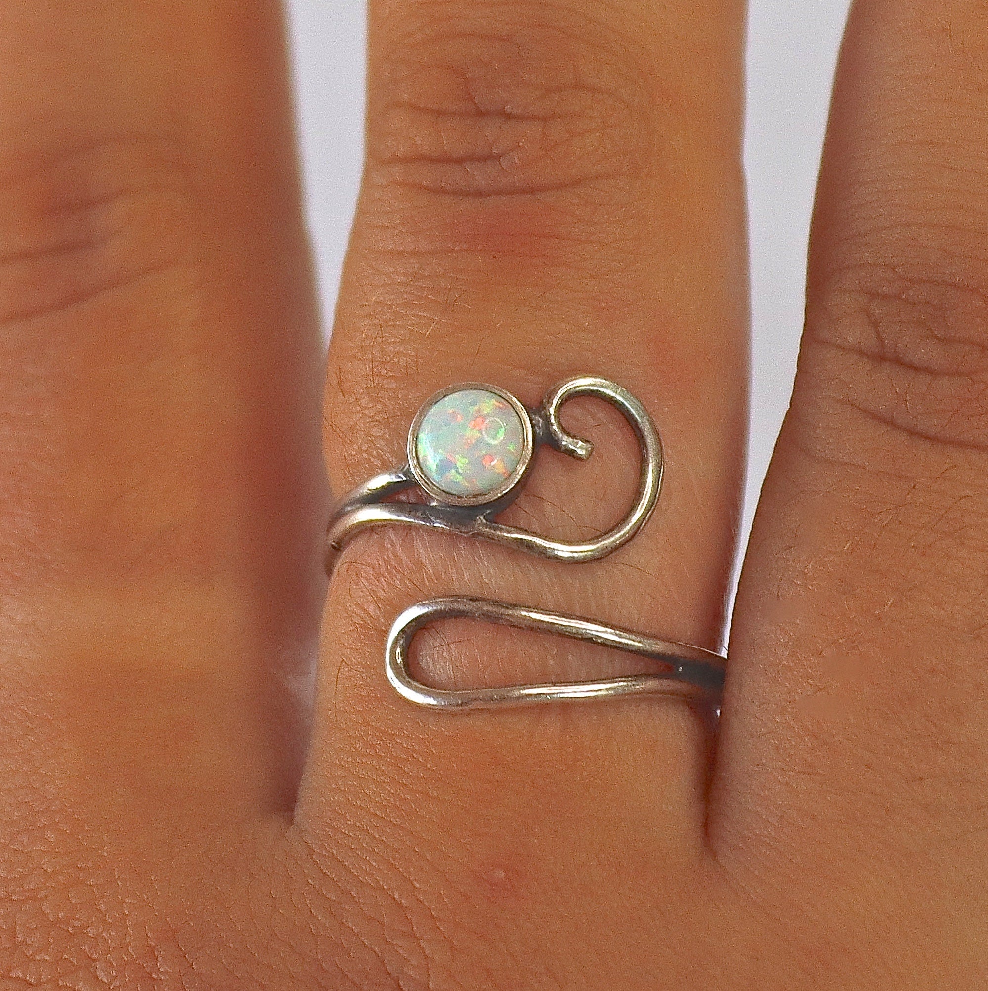 טבעת זהב פתוחה מתכווננת אופל לבן