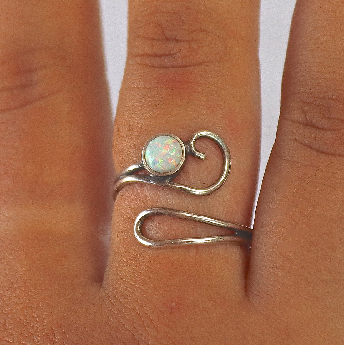 טבעת זהב פתוחה מתכווננת אופל לבן