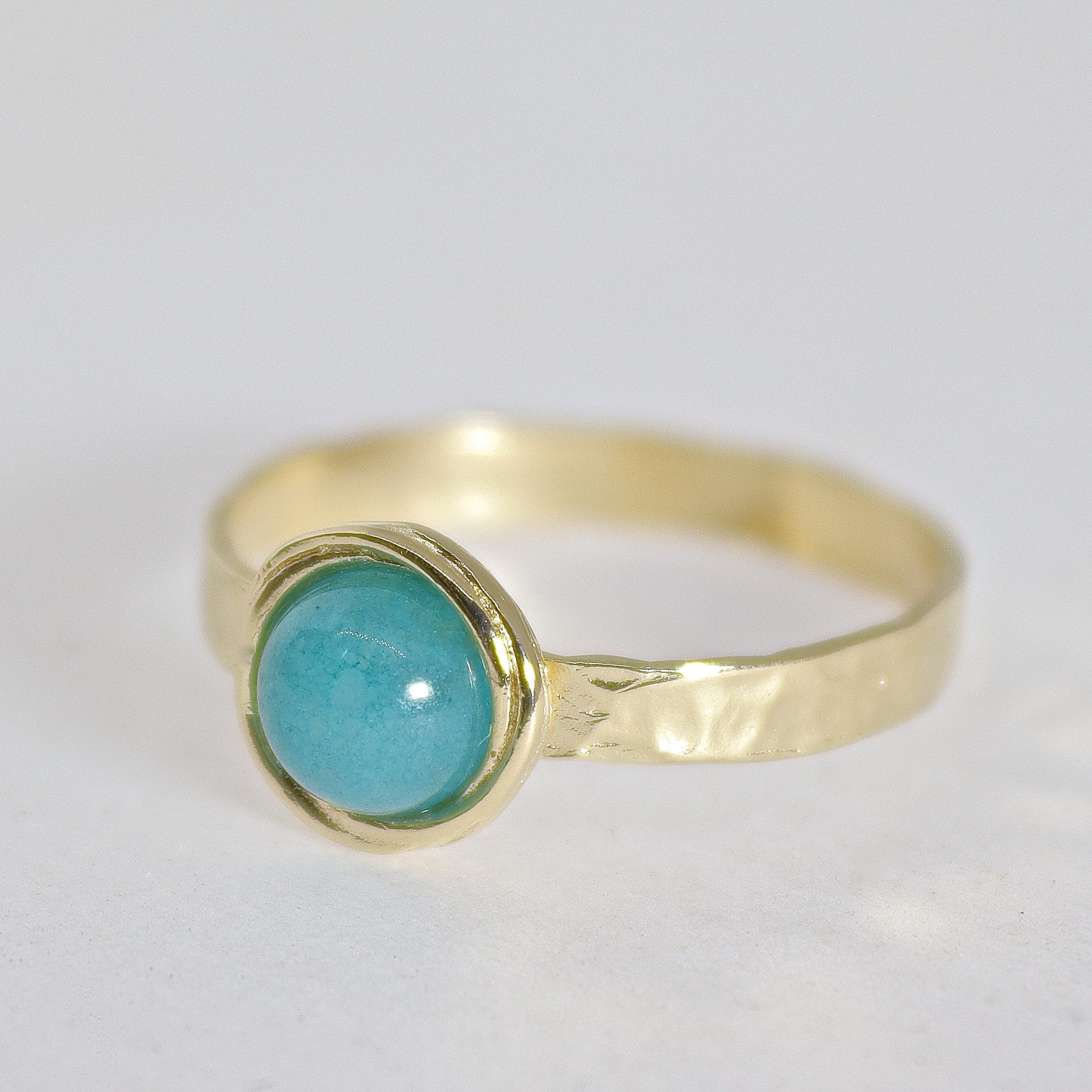 טבעת זהב לברדוריט מרוקע, טבעת זהב מינימליסטית הניתנת לערום