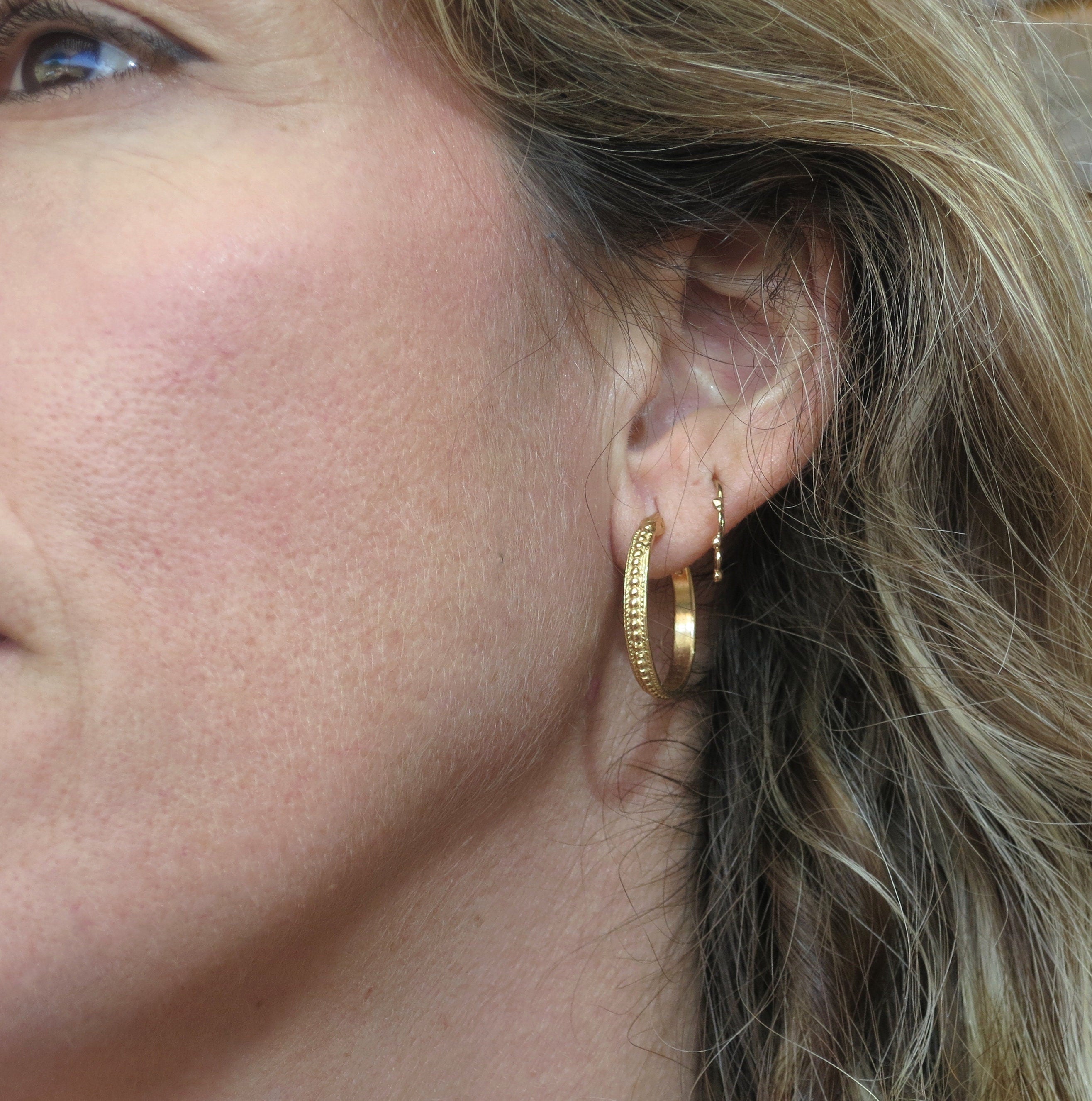 עגילי חישוק זהב בסגנון וינטג'